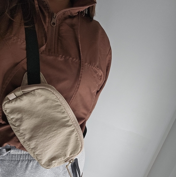 Lululemon small crossbody - Picture 2 of 10